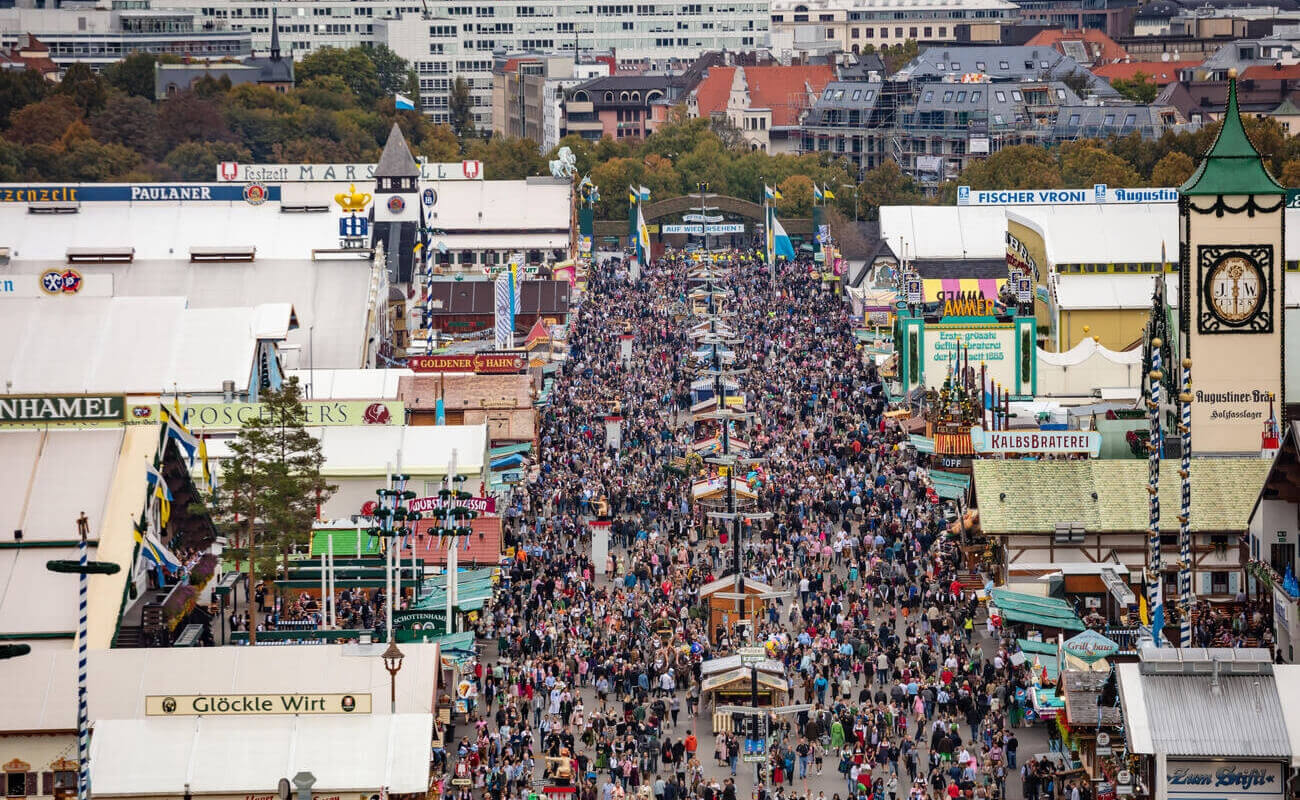 Factors That Influence Crowd Sizes During the Festival