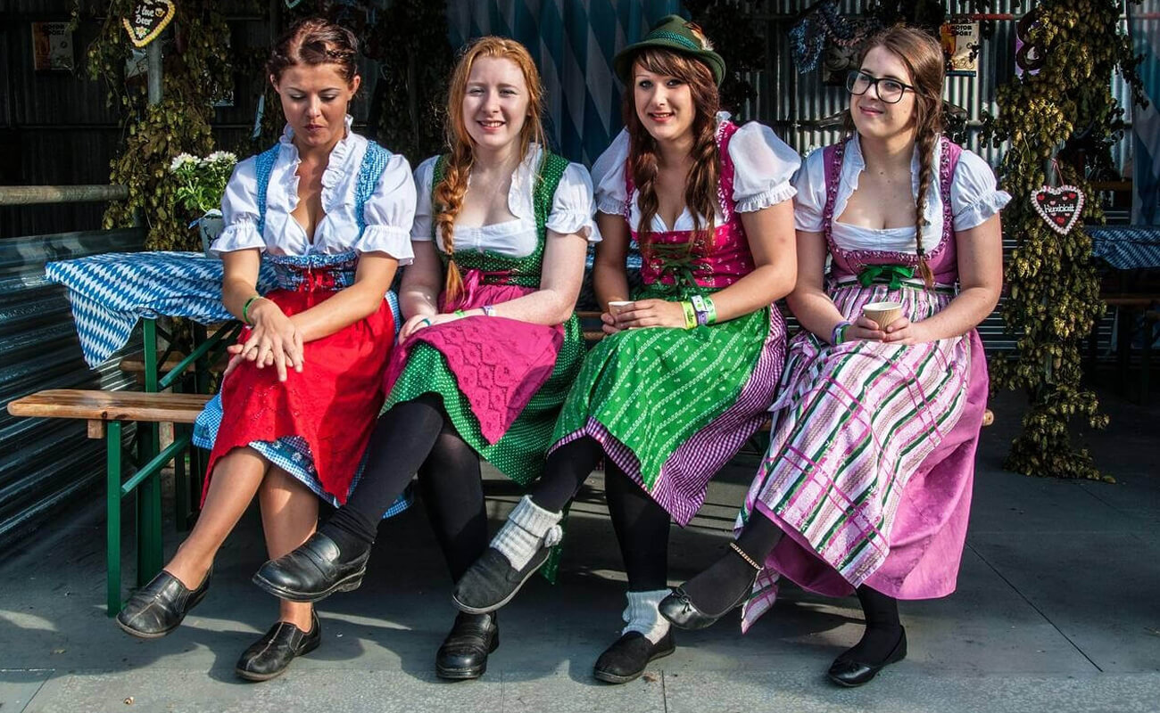 What Patterns Are Typical for Authentic Dirndls?